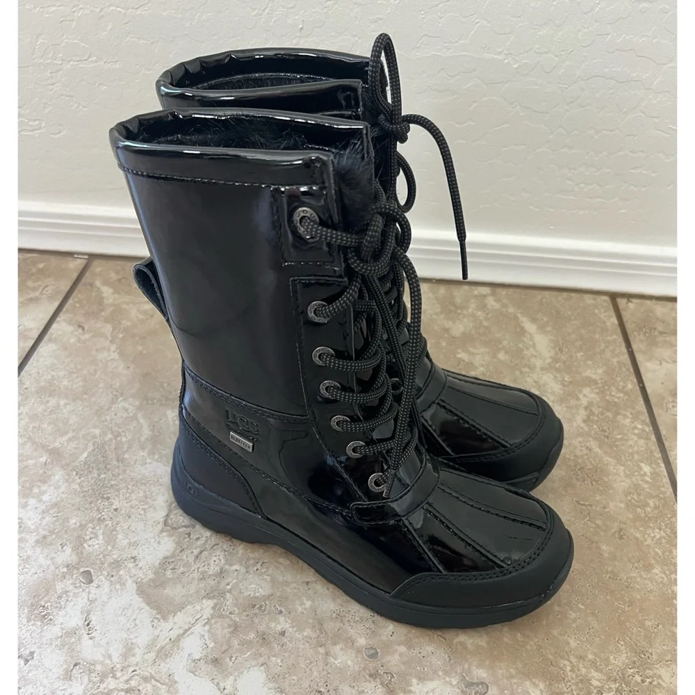 UGG WOMEN'S PATENT LEATHER ADIRONDACK III SHEARLING LINED BOOTS BLACK Sz 5.5